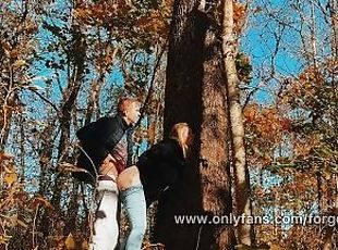 Fucked a beauty with a big ass in the forest while walking