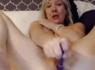 Blonde Milf mastrubate