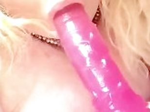 Bbw sucking big dildo