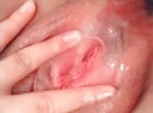 Delicious squirt comes out of my wet vagina / delicioso squirt sale de mi vagina mojada ????????