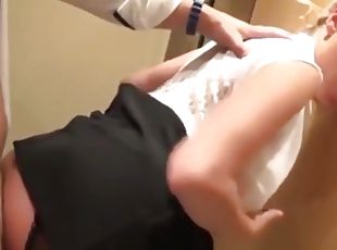 Groe Brste Milf Gets in Elevator Gebohrt und nimmt Sperma im Mund