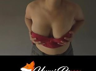 Las tetas de la Chilena Yumi en cámara lenta son fabulosas