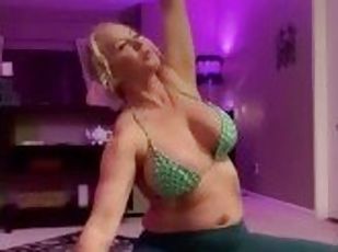 Big tit milf stretching in bikini top. Learning the splits