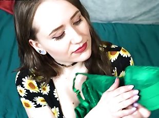 Curvy ASMR beauty rubs clit in erotic solo session