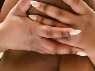 gros-nichons, énorme, masturbation, mamelons, amateur, ébène, black, belle-femme-ronde, seins, sucer