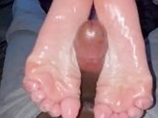 Bunny Gives Fox REVERSE FOOTJOB With SEXIEST SOLES Youve SEEN ???? ( OF: foxandthebunny1213 )