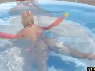 Big ass, big boobs, real gf plays in a pool!