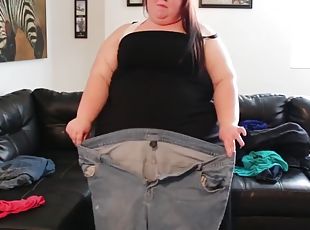 Ssbbw tries on clothes