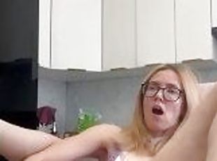 klitta, masturbation, orgasm, fitta-pussy, smal, amatör, cumshot, leksak, avrunkning, fötter