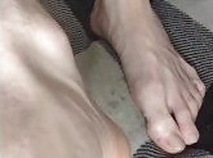 Worship my feet ????