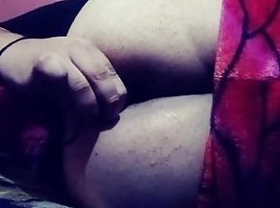 Femboy juega con sus bolas anales mientras estoy solito en casa