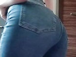 Jeans teasing